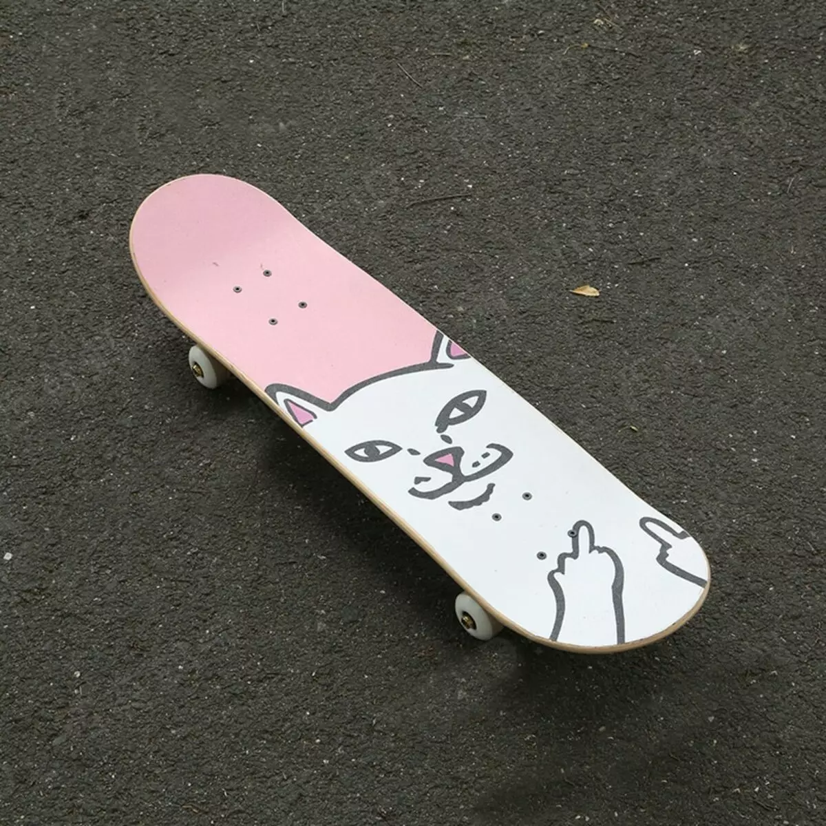 Розовый скейтборд деревянный