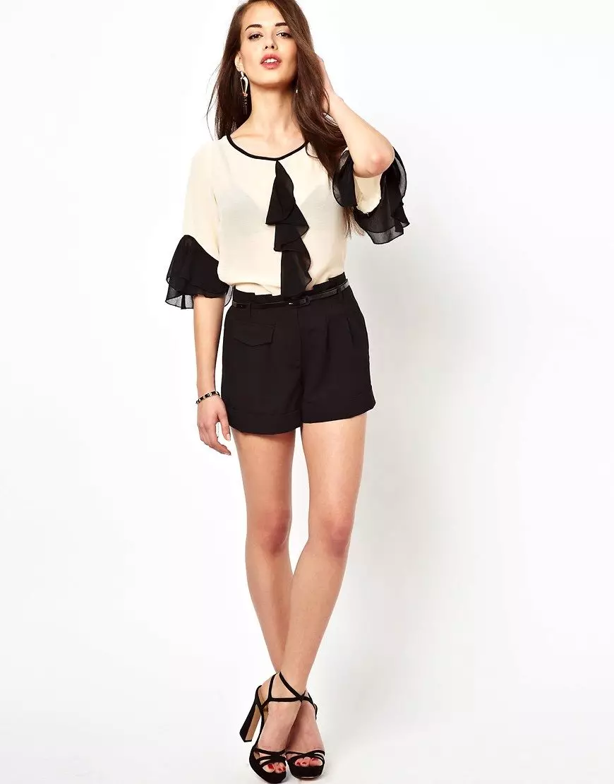 Blouse mat enger Taille (45 Fotoen): Blouses mat Swans op Schëlleren, erof 878_24