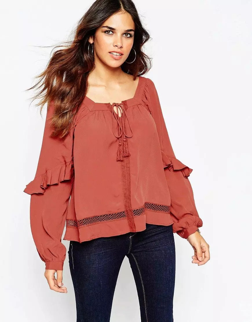 Blouse mat enger Taille (45 Fotoen): Blouses mat Swans op Schëlleren, erof 878_36