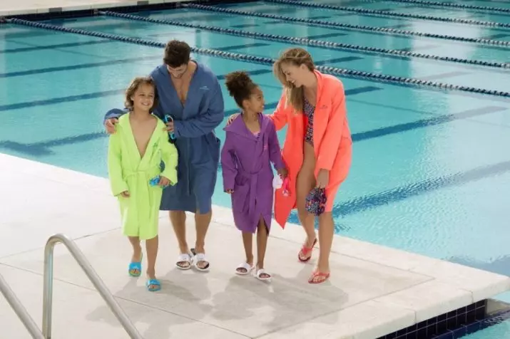 เสื้อผ้าสำหรับการว่ายน้ำในสระว่ายน้ำ: เลือกถุงเท้าซิลิโคนเสื้อคลุมอาบน้ำและชุดกีฬาอื่น ๆ วิธีการดูแล? 8805_26