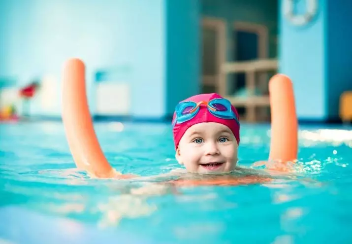 Ինչ է անհրաժեշտ երեխայի համար լողավազանի համար: Լողավազան եւ լողալ այցելելու բաների ցուցակ: Ինչ փաստաթղթեր պետք է ձեռնարկեն: 8806_2