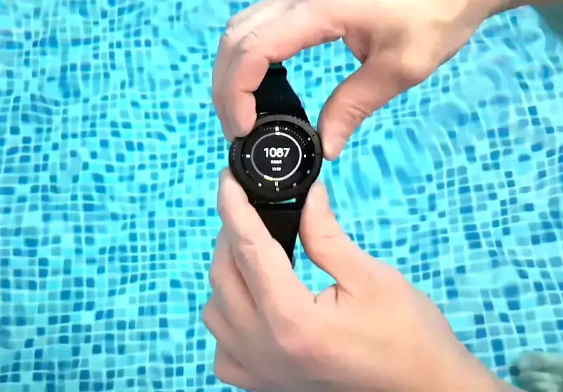 Годинники для плавання в басейні: огляд моделей з підрахунком кіл і smart для тренувань, кращі 