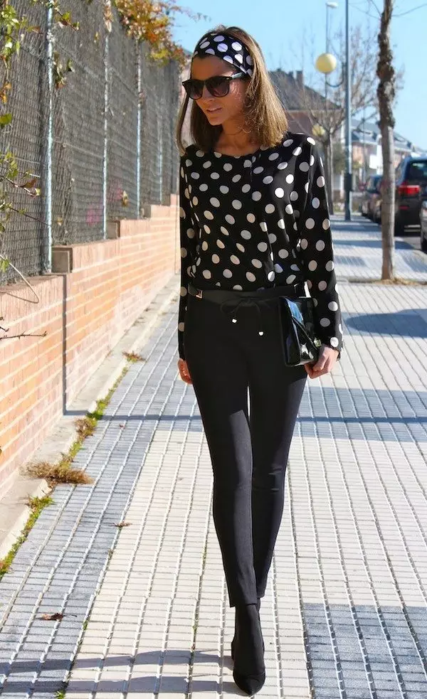 Black Blouse (52 wêne): toi bikî bloka reş 882_18