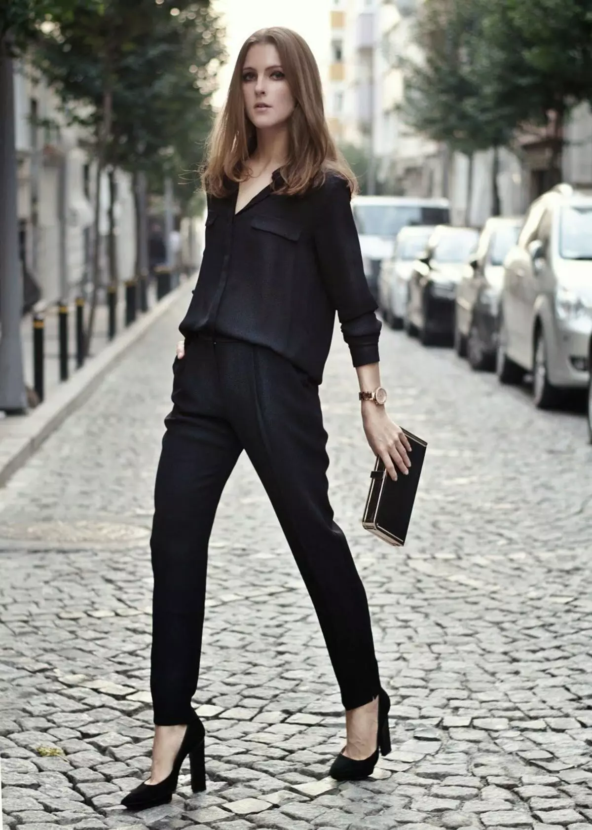 Black blouse (52 photos): Nini kuvaa nyeusi blouse 882_38