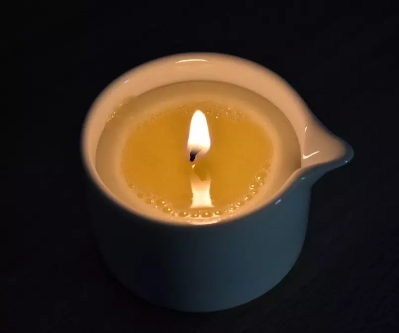 按摩蜡烛：食谱和组成。如何制作自己的手和使用？ Shunga等制造商，来自蜡的芳香蜡烛 8838_4