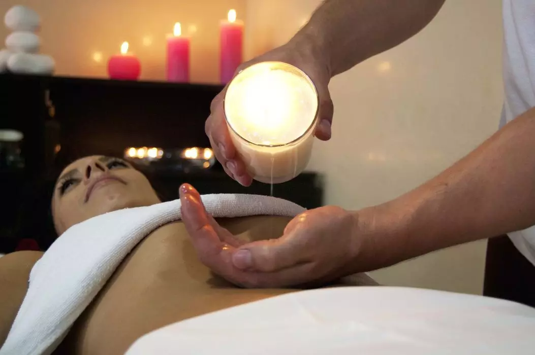Velas de massagem: receitas e composição. Como fazer suas próprias mãos e usar? Shunga e outros fabricantes, velas aromáticas de cera 8838_6
