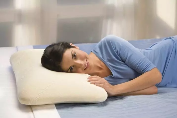 评价枕头睡眠：评论有什么更好？顶级制造商。如何选择最舒适的枕头？ 8844_52