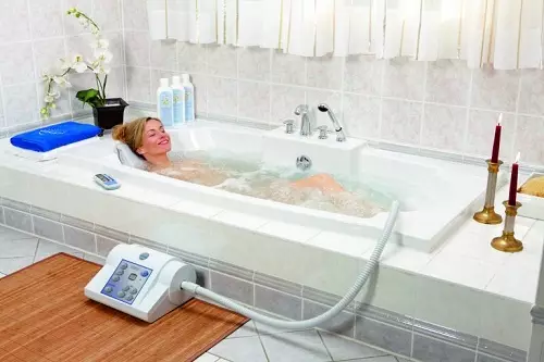 Esteira de banho de hidromassagem: Medisana Bbs com um efeito de jacuzzi e MBH, outros modelos de tapetes de massagem em uma casa de banho com ozônio e sem 8853_23