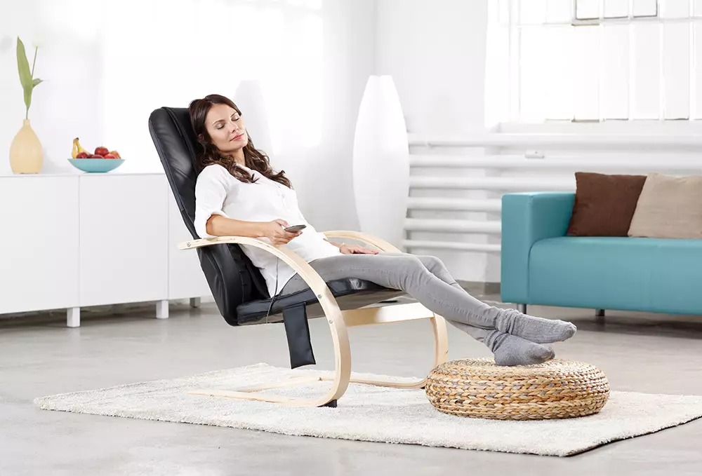 Cadeiras de balance de masaxe: como elixir unha cadeira de balance cunha masaxe para a casa? Valoración de modelos modernos 8857_23