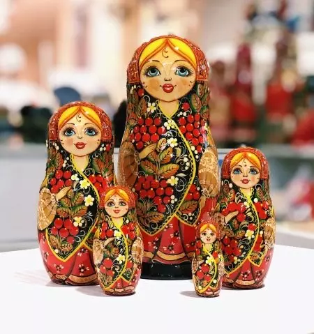 Matryoshka သမိုင်း - မူလအစ၏မိခင်။ ရုရှားမှာဘယ်အချိန်မှာပေါ်လာတာလဲ ပထမဆုံးရုရှားအသိုက်၏ဖော်ပြချက်။ အဘယ်သူကိုမှအဘယ်သူကိုမှလာသနည်း 8869_28
