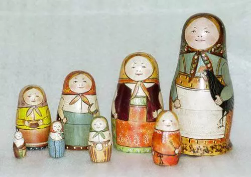 Semenov Matryoshka (24 photos): Elements of painting and the history of the emergence, features of the toy factory 8872_12