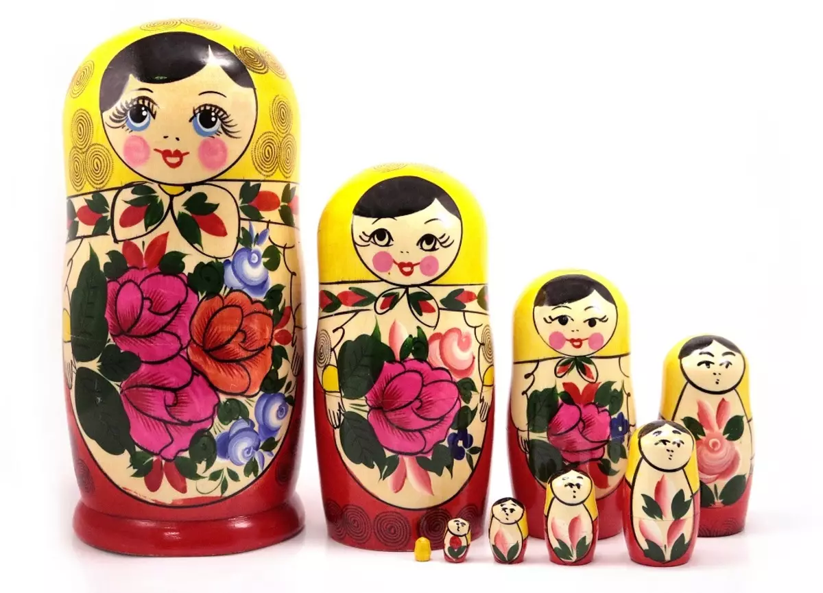 Semenov matryoshka (24 foto): elemen lukisan dan sejarah munculnya, fitur mainan pabrik 8872_23