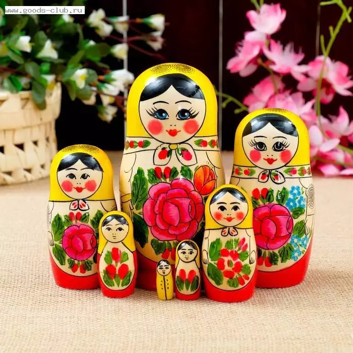 Semenov Matryoshka (24 سۈرەت): رەسىم ئېلېمېنتىنى كۆچۈرۈپ ۋە پەيدا تارىخىدا ئويۇنچۇق زاۋۇتىدا ئالاھىدىلىكى 8872_3