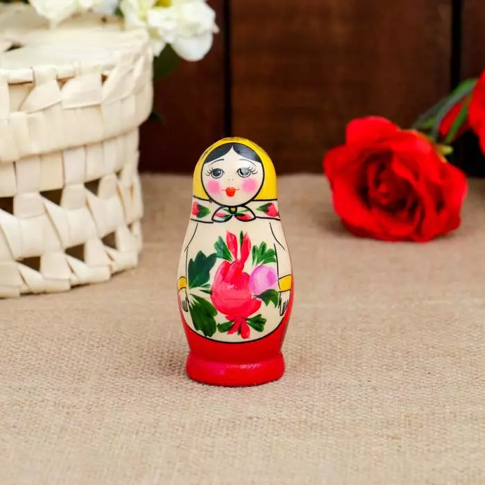 Semenov Matryoshka (24 photos): Abubuwa da zanen da tarihi na fitowan, siffofi na wasan yara factory 8872_9