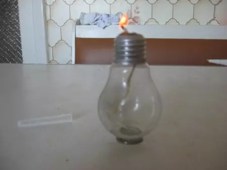 芳香燈用你自己的手（26張照片）：如何從主要手段中為家中的精油製作它？她從粘土和罐子裡創造一個房子 8875_12