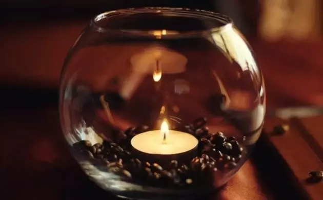 Aroma-Lampe mit den eigenen Händen (26 Fotos): Wie schaffen Sie es für ätherische Öle zu Hause von den primären Mitteln? Ihre Schöpfung eines Hauses aus Ton und von Dosen 8875_2
