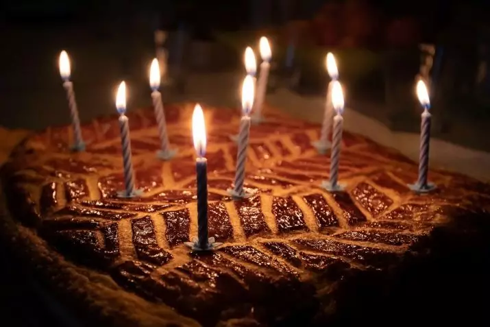केकको लागि मैनबत्तीहरू: उत्सुक अशुभ मैनबत्तीहरू, संख्याहरू र असामान्य खाद्य मैनबत्तीहरू जन्मदिन, 