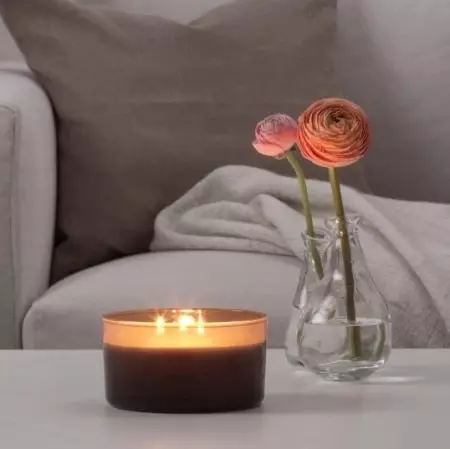 Velas IKEA: aromáticas nun vaso e velas LED sobre baterías, conxuntos de velas de té, velas con sabor vermella e outras opcións 8897_15