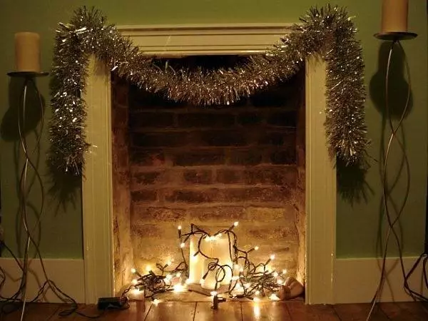 How to decorate a fireplace? Registration with your own hands of decorative fireplaces from boxes and others. Decor with christmas decorations from fir branches and other ideas 8902_75