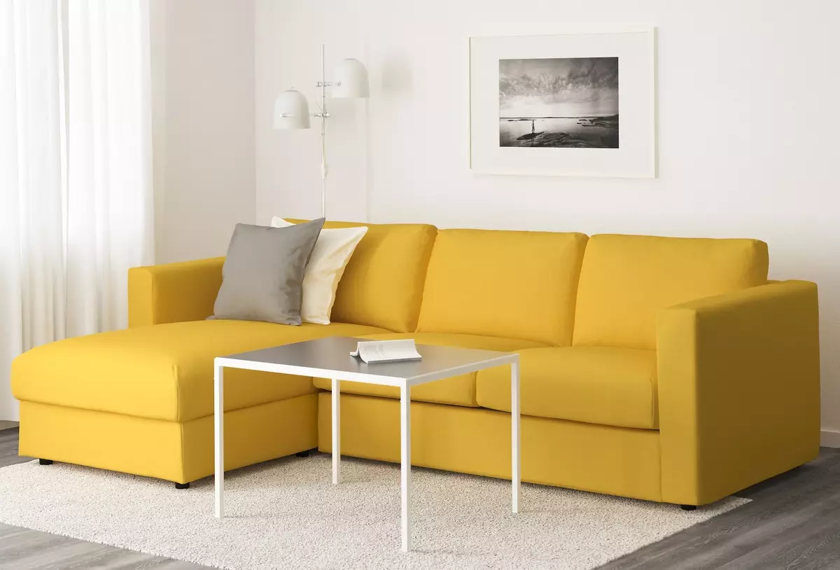 Ikea sofas (50 poto): ranjang sofa sudut sareng tilepan konéng sareng tempat bobo, anu alit ka méja dina armrest sareng modél anu sanés 8911_17