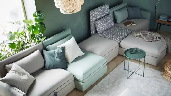Ikea sofas (50 poto): ranjang sofa sudut sareng tilepan konéng sareng tempat bobo, anu alit ka méja dina armrest sareng modél anu sanés 8911_39