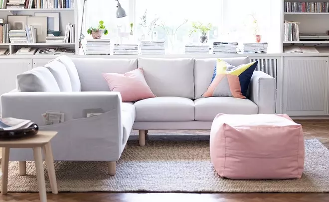 Ikea sofas (50 poto): ranjang sofa sudut sareng tilepan konéng sareng tempat bobo, anu alit ka méja dina armrest sareng modél anu sanés 8911_41