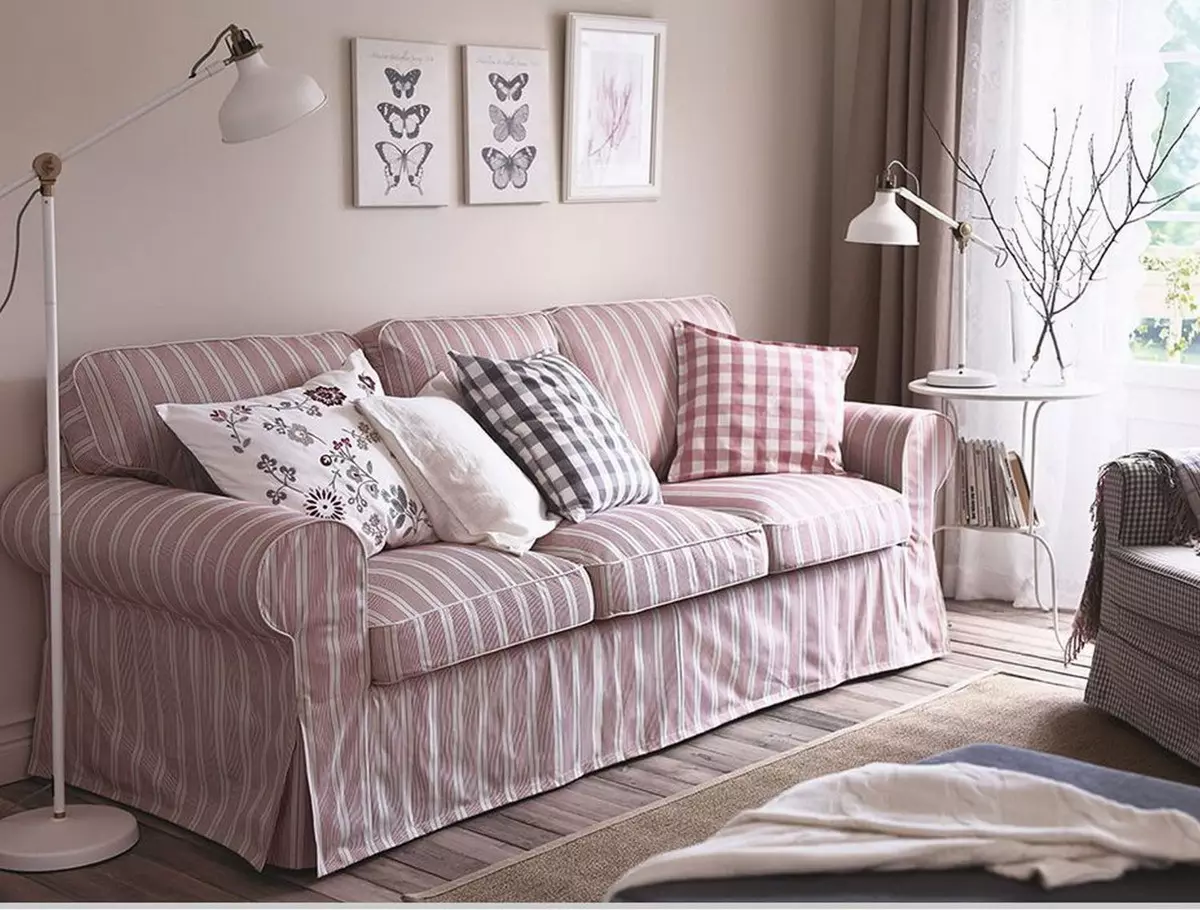 Ikea Sofas (sary 50): Beds Sofa Sofa sy mavo miforitra miaraka amin'ny toerana fatoriana, kely any an-dakozia, misy latabatra amin'ny fiadiana sy ny modely hafa 8911_45