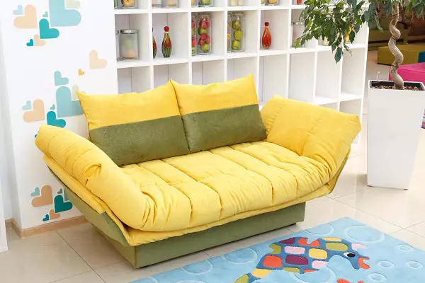 Little sofaer (96 billeder): Størrelser af mini-sofaer, småstore stilfulde dobbelt sofaer til små værelser og andre modeller 8913_5