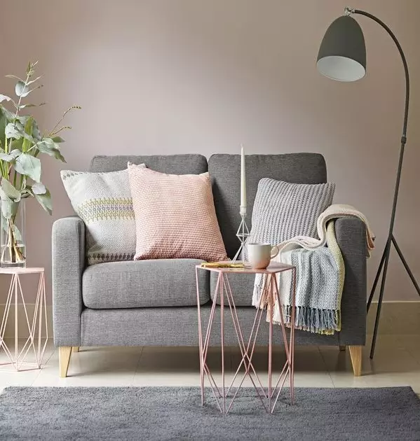 Little Sofas (96 fotografií): Veľkosti mini-pohoviek, malé dvojlôžkové dvojlôžkové pohovky pre malé izby a iné modely 8913_89