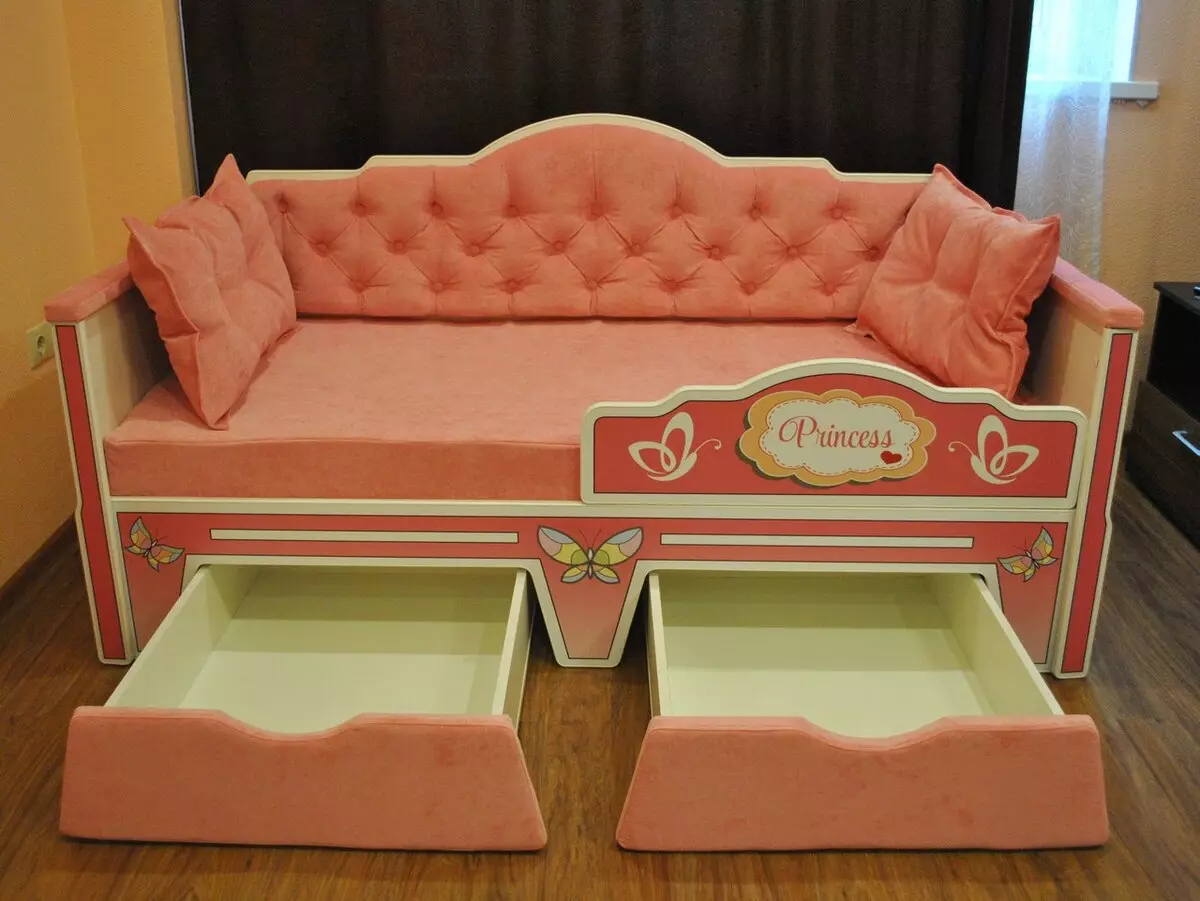 Canapé-lit pour enfants (60 photos): Choisissez une option pliante-Transformer avec un dos doux et des tiroirs pour un garçon et des filles à partir de 5 ans dans une chambre de pépinière 8917_48