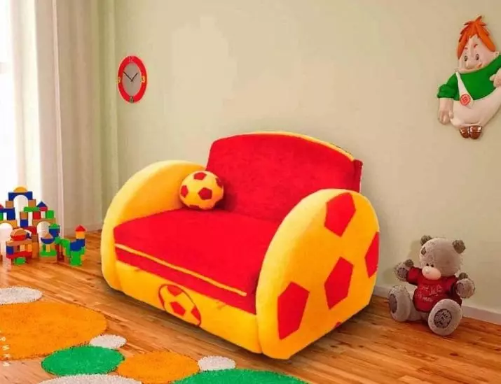 Παιδικός καναπές-κρεβάτι (60 φωτογραφίες): Επιλέξτε ένα πτυσσόμενο προαιρετικό μετασχηματιστή με ένα μαλακό πίσω και συρτάρια για ένα αγόρι και κορίτσια από 5 χρόνια σε ένα δωμάτιο νηπιαγωγείου 8917_53