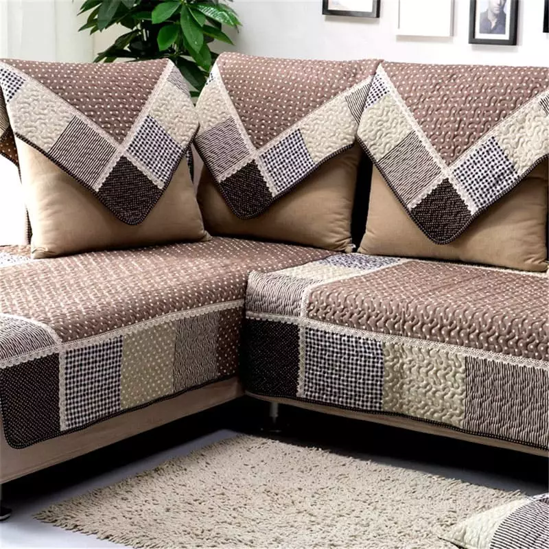 Tapaus nurkkaan sohva (49 valokuvaa): Kuinka käyttää mallia nurkan hyllyllä? Kattaa sohvalle ilman käsinojia ja ulkoneva oikealla tai vasemmalla 8918_13