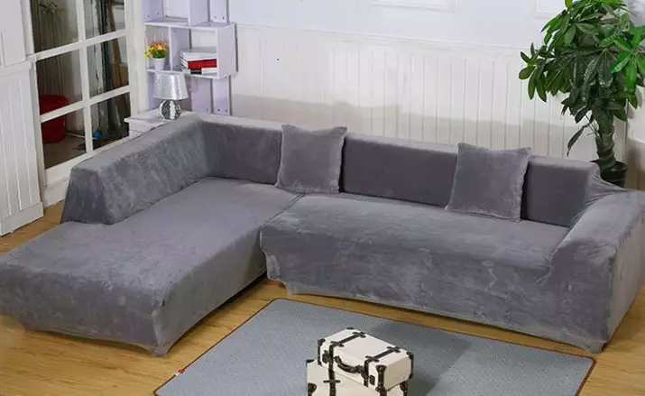 Trường hợp trên ghế sofa góc (49 ảnh): Làm thế nào để mặc trên mô hình với một kệ trong góc? Che cho ghế sofa không có tay vịn và với sự nhô ra bên phải hoặc bên trái 8918_33