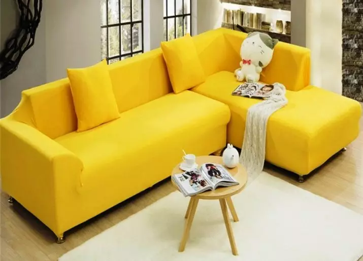 Tapaus nurkkaan sohva (49 valokuvaa): Kuinka käyttää mallia nurkan hyllyllä? Kattaa sohvalle ilman käsinojia ja ulkoneva oikealla tai vasemmalla 8918_35