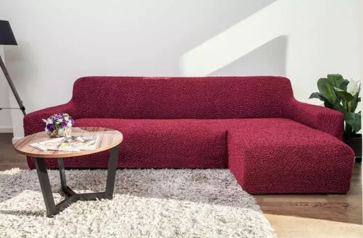 Sag på hjørnet sofaen (49 fotos): Hvordan til at bære på modellen med en hylde i hjørnet? Covers til sofaen uden armlæn og med et fremspring på højre eller venstre 8918_36