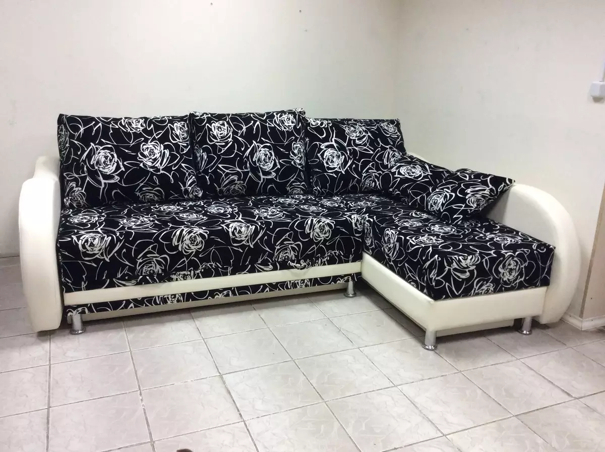 Canapea unghiulară cu un loc de dormit (80 de fotografii): modele modulare mari cu un colț într-o cameră și fără cotiere, dimensiuni 160x200, 180x200 cm și altele 8929_27