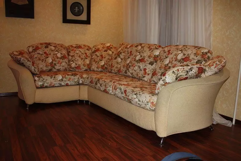 Canapea unghiulară cu un loc de dormit (80 de fotografii): modele modulare mari cu un colț într-o cameră și fără cotiere, dimensiuni 160x200, 180x200 cm și altele 8929_35
