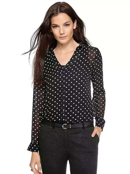 პოლკა dot blouses (54 ფოტო): მოდელები, რომელთანაც ტარება glossing blouses 892_19