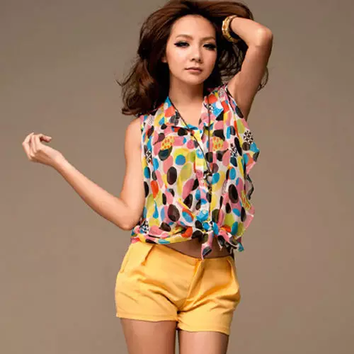 Полка точка блузи (54 снимки): Модели, с които носите специфичността блузи 892_35