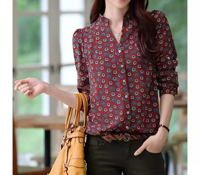 Polka dot blouses (54 mga larawan): mga modelo, na may suot na glossing blouses 892_39