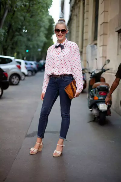 Polka Dot Blouses (54 foto's): Modellen, waarmee het dragen van glanzende blouses 892_50