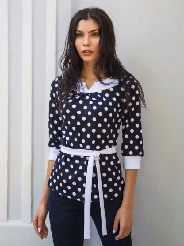 Polka Dot Blúzok (54 fotók): modellek, amelyek a fényes blúzok viselése 892_6