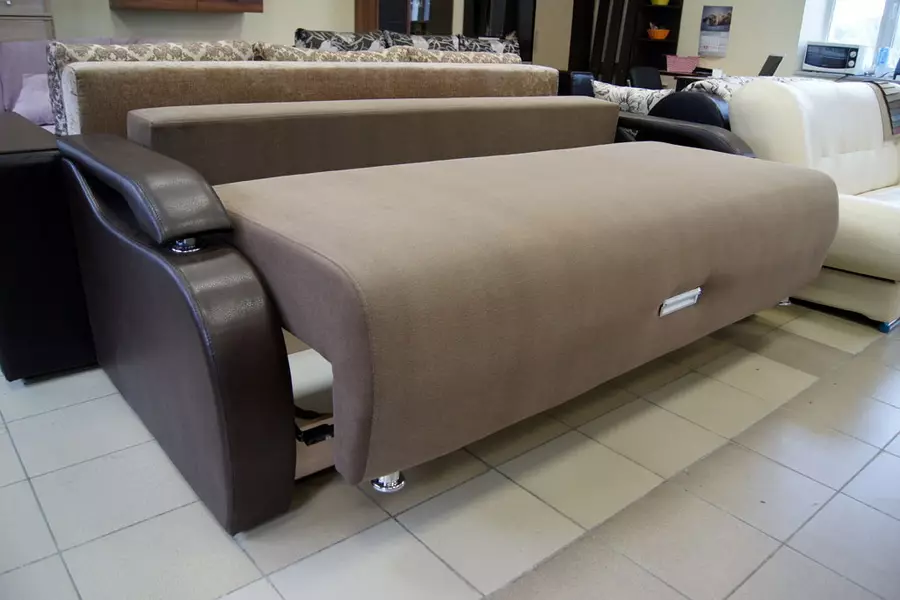 Bir bahar bloğu ile bir eurobook kanepe nasıl seçilir? Uyku yeri, köşe ve doğrudan modellerle kanepede bağımsız ve bağımlı blok 8938_10