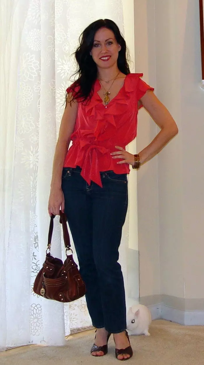 Червона блузка (44 фото): з чим носити блузку червоного кольору 893_36