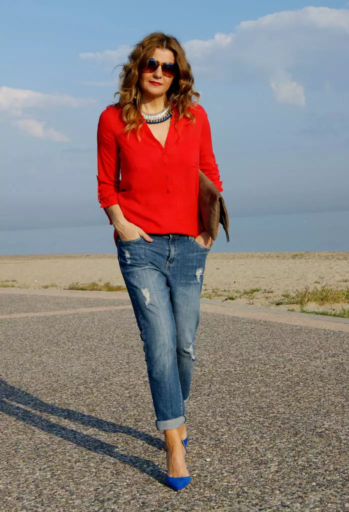 Црвена блуза (44 фотографии): Што да носат црвена блуза 893_37