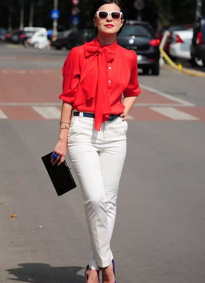 Rote Bluse (44 Fotos): Was tragen Sie rote Bluse? 893_41