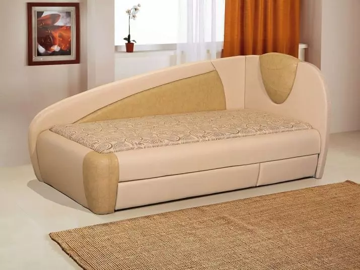 Rozkładana sofa (35 zdjęcia): wybrać przesuwną kanapę długo łóżko, cabrio, składane, róg i model bezręki 8952_33