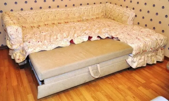 Omfattar på en soffa med ottoman: hur man väljer en sängspärr, plaid och cape på en soffa med ett vänstra hörn? Hur man bär? Alternativ för en soffa utan armstöd och med dem 8955_10