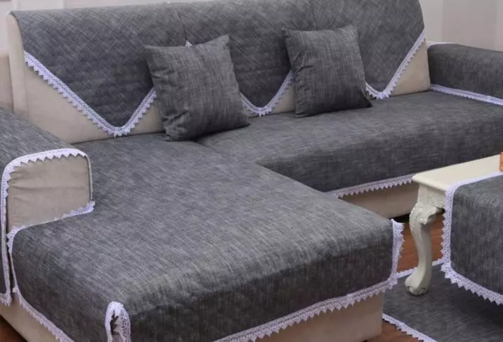 Cubertas sobre un sofá con otomán: como elixir unha colcha, plaid e capa sobre un sofá cunha esquina esquerda? Como vestir? Opcións para un sofá sen brazos e con eles 8955_11