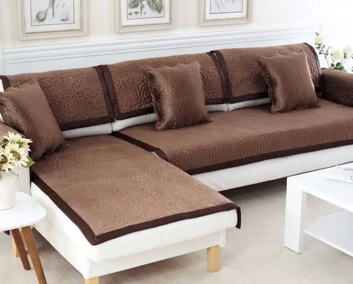 Cobertes en un sofà amb otomana: com triar un cobrellit, quadres i el terme en un sofà amb una cantonada esquerra? Com portar? Les opcions per a un sofà sense braços i amb ells 8955_24